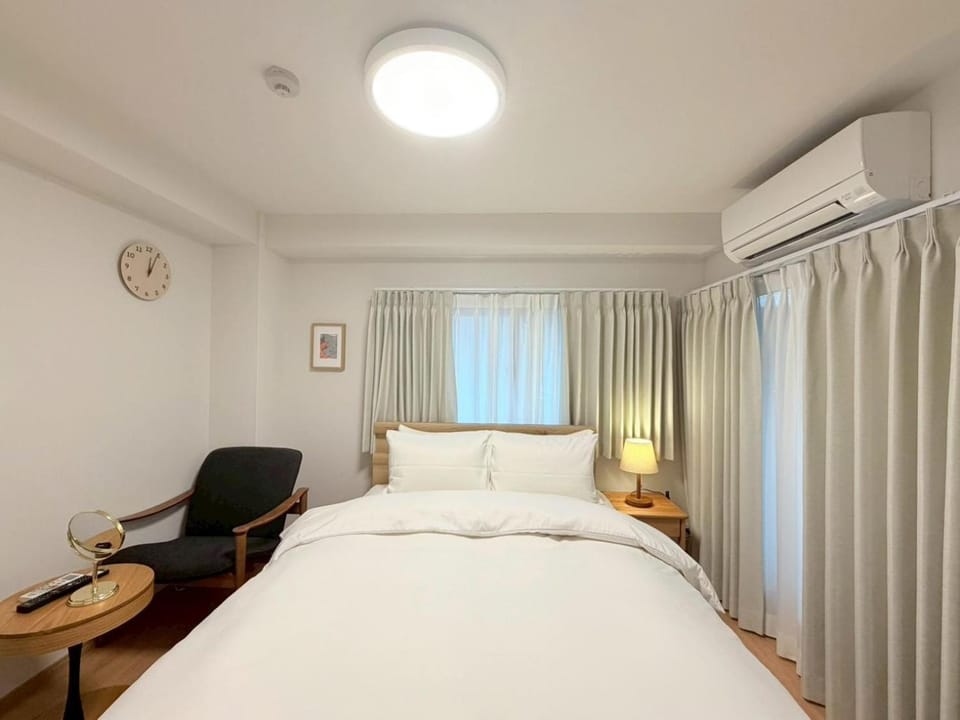 Bed, Photo of the whole room, Bedroom, internet, air conditioner