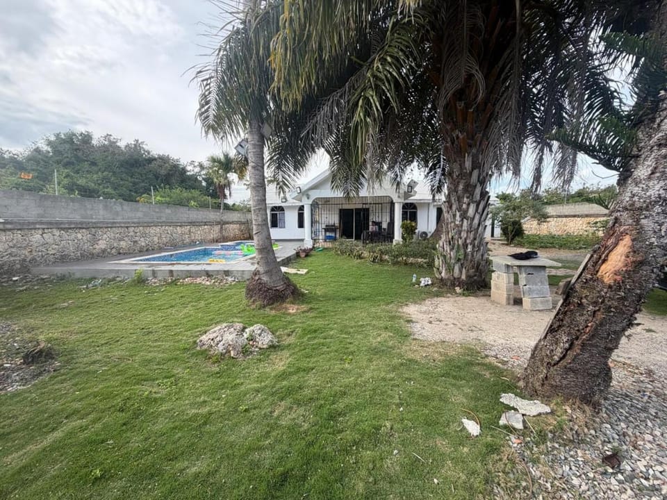 Quiet Get away villa, with pool House in Juan Dolio