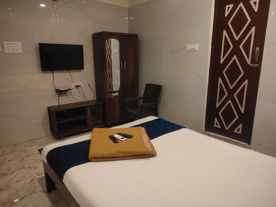 Bed, TV and multimedia, Photo of the whole room, Bedroom, wardrobe