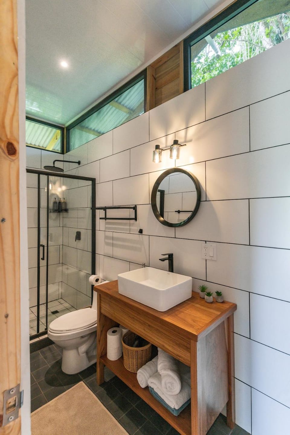 Shower, Toilet, Bathroom, towels