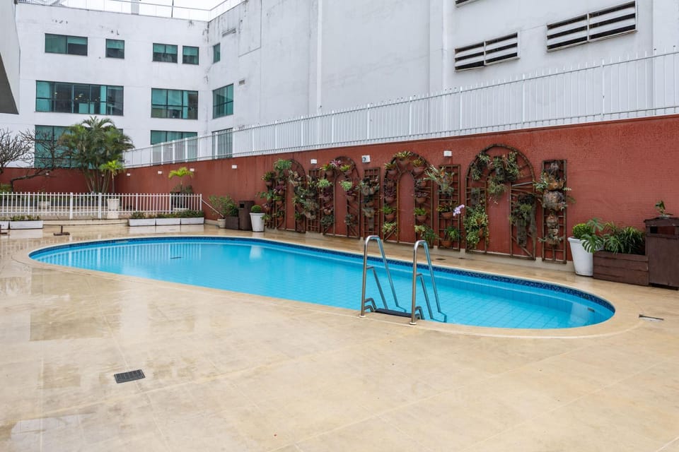 Property building, Day, Pool view, Swimming pool, sunbed