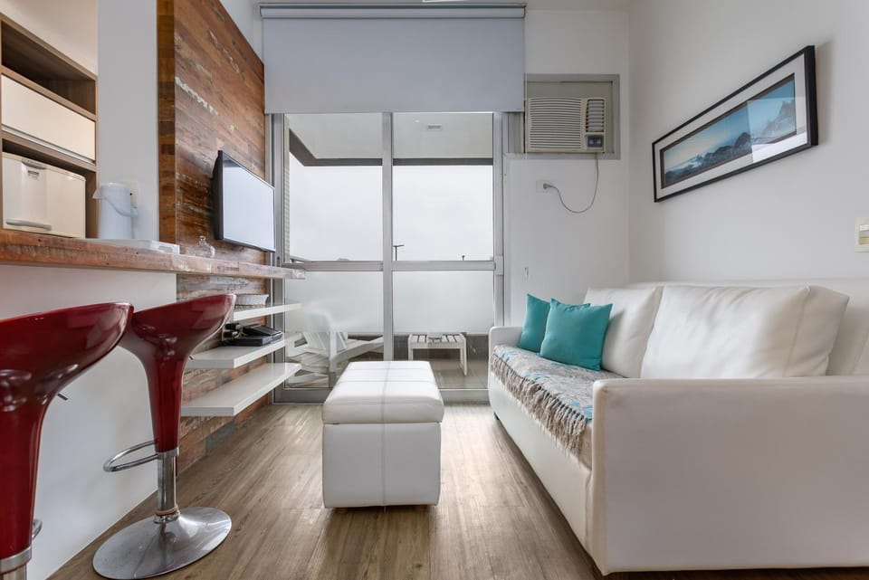 TV and multimedia, Kitchen or kitchenette, Living room, Seating area