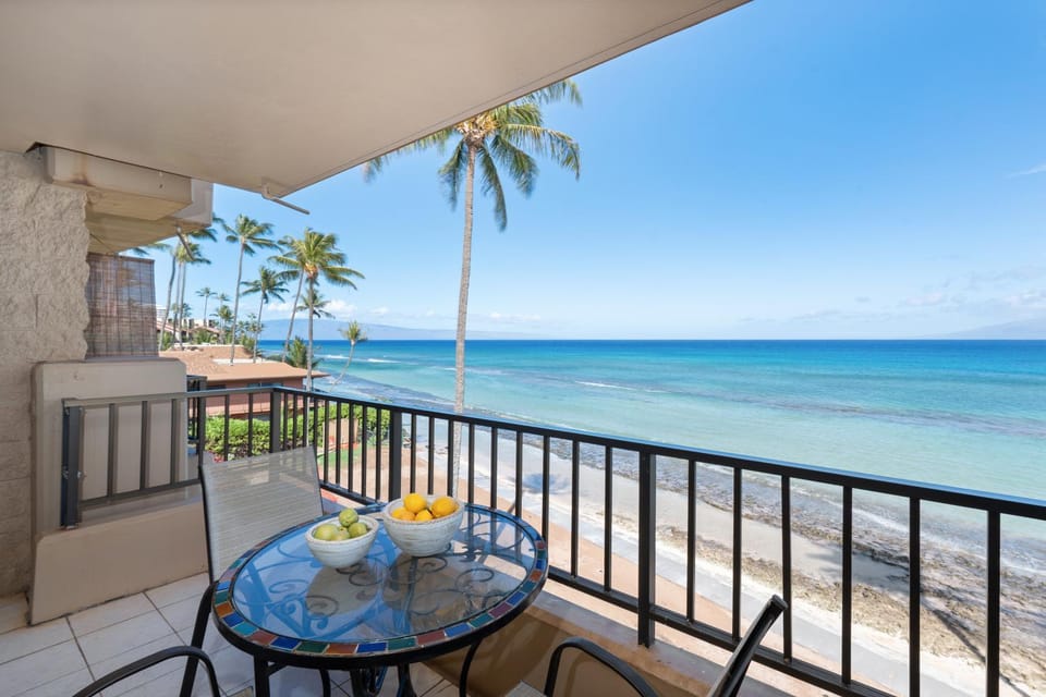 Ocean-view 2BR 2BA condo with pool, hot tub & beach access - Paki Maui 304 House in Kaanapali
