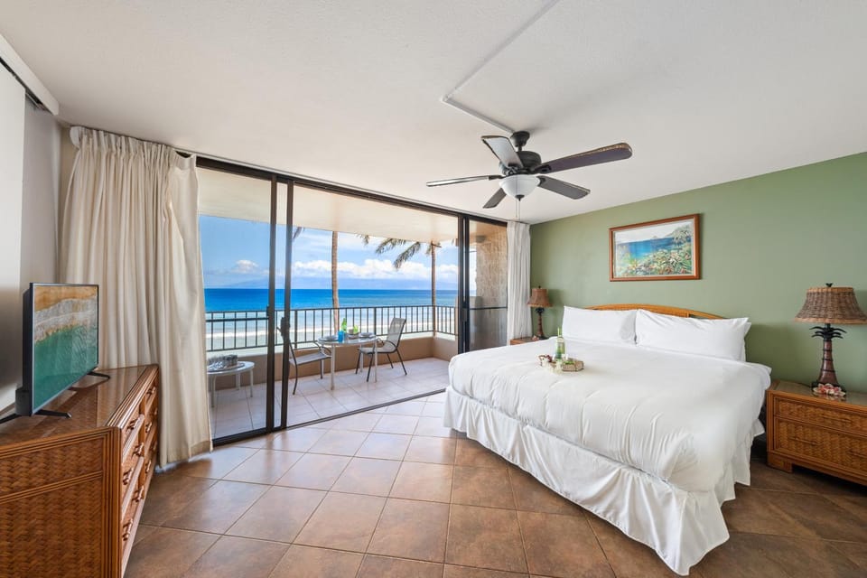 Ocean-view 2BR 2BA condo with pool, hot tub & beach access - Paki Maui 304 House in Kaanapali