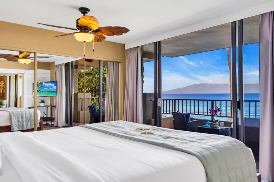 Updated 2BD Direct Oceanfront Retreat Steps from Pool & Hot Tub-Paki Maui 222 House in Kaanapali