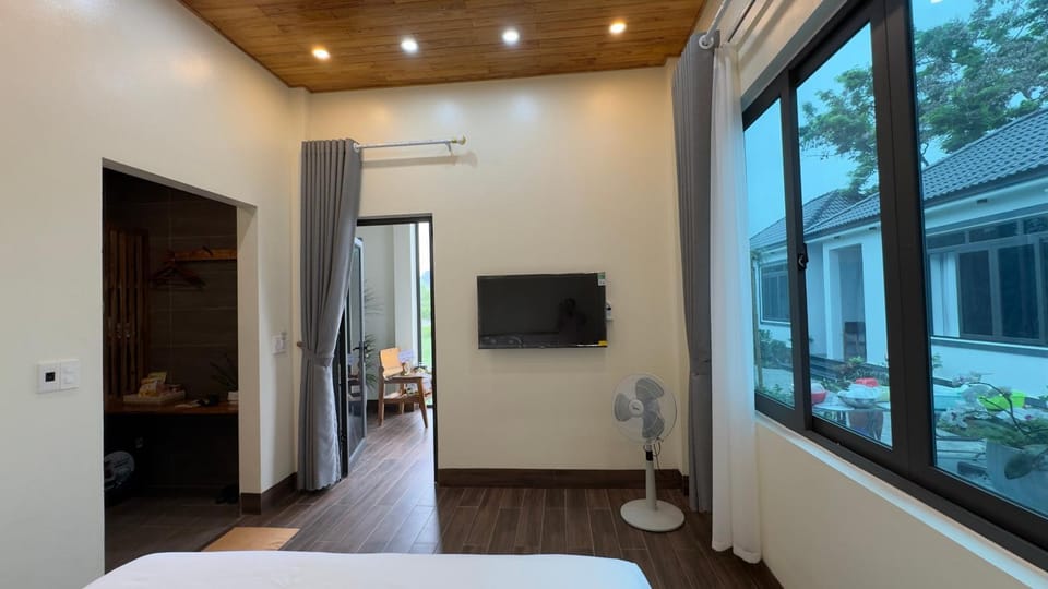 TV and multimedia, Photo of the whole room, Seating area