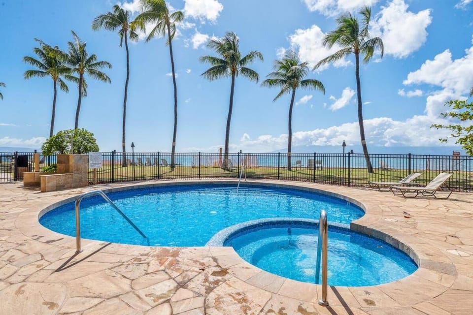 Cozy 1BR Oceanfront Resort w Pool - Paki Maui 217 House in Kaanapali