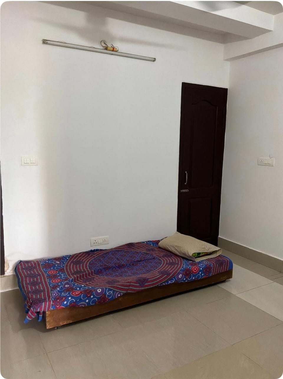 Bed, Living room