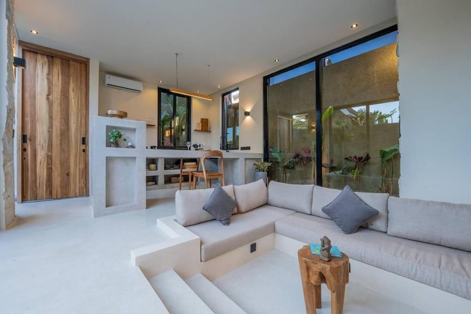 Kitchen or kitchenette, Living room, Seating area, Dining area