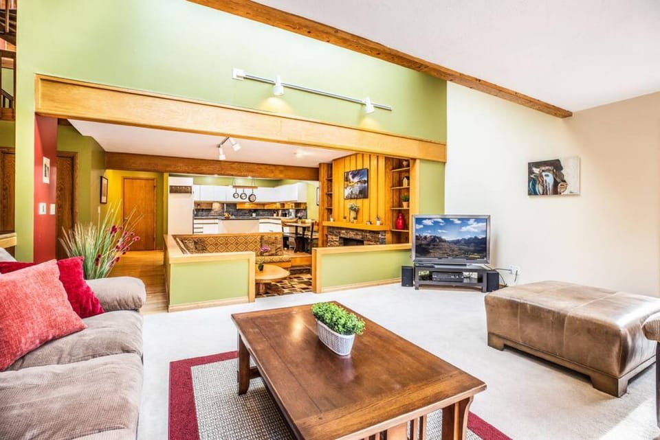 Mtn Home Sauna Pool Table Mins to Ski Hike Bike House in Sandy