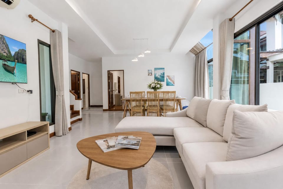 TV and multimedia, Living room, Seating area, Dining area