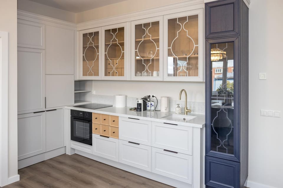 Coffee/tea facilities, Kitchen or kitchenette, dishwasher, oven, stove