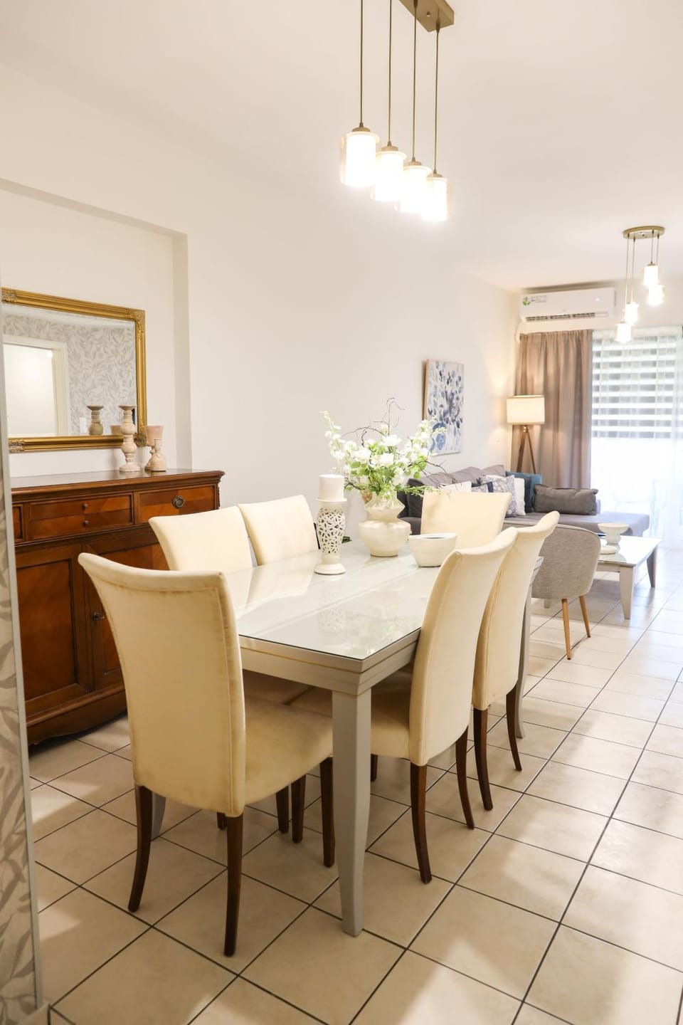 Living room, Seating area, Dining area