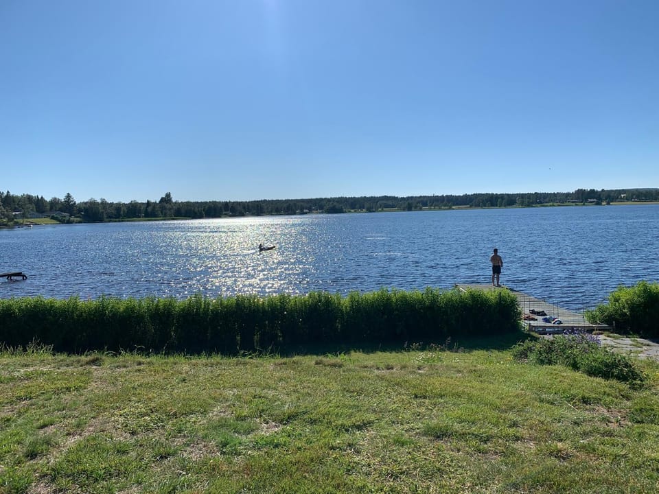 Litet gästhus med sjöutsikt House in Sweden