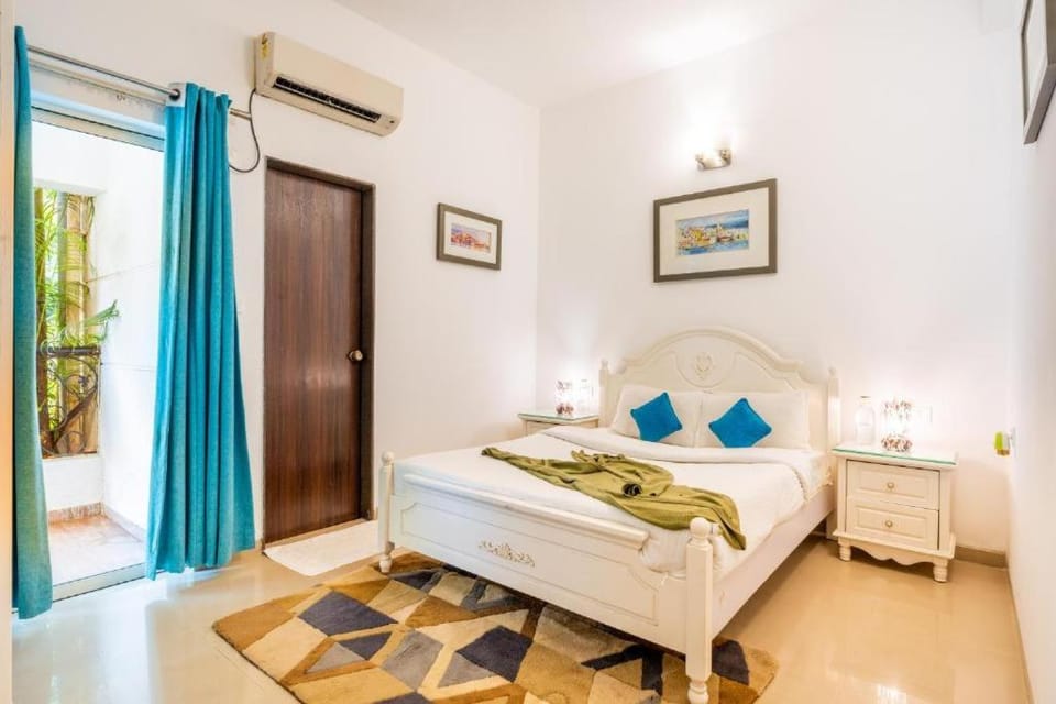 Bed, Photo of the whole room, Bedroom, air conditioner