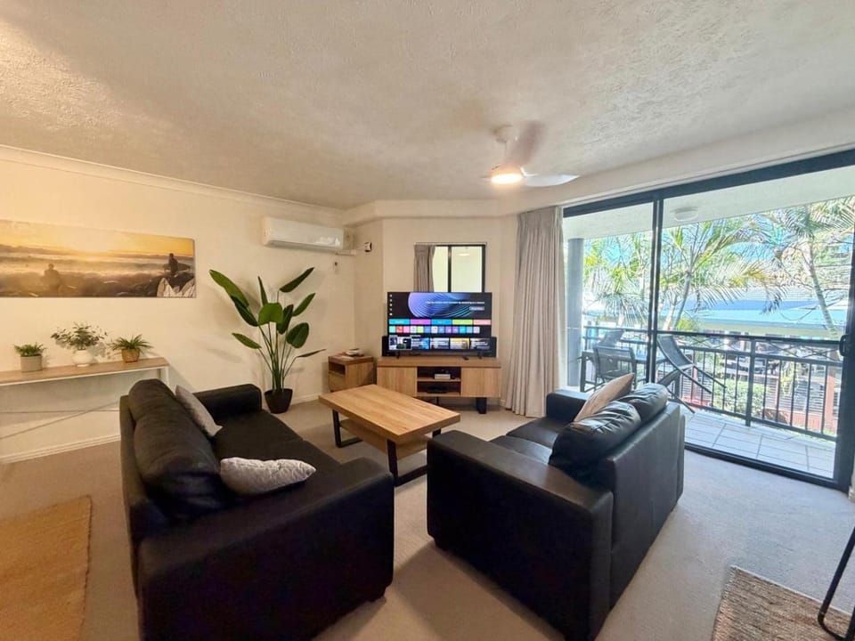 Turtle Beach Resort Splash Zone Convenient Apartment in Mermaid Beach