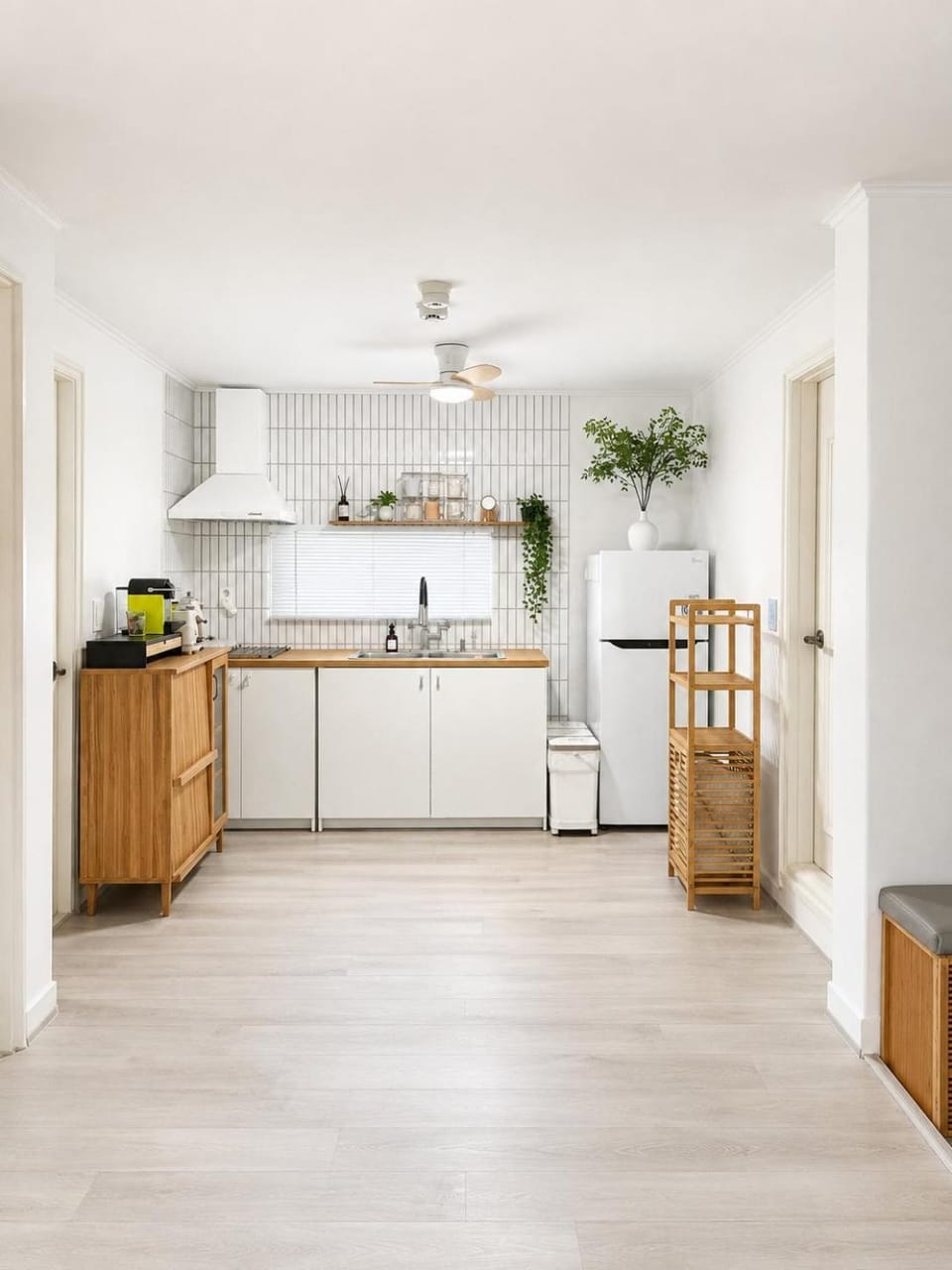 Kitchen or kitchenette, microwave, minibar, stove, kitchen