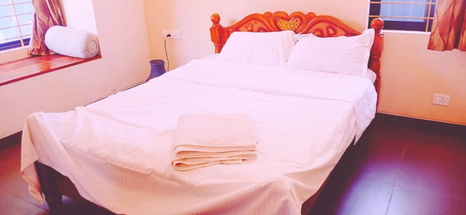 Bed, Bedroom, towels