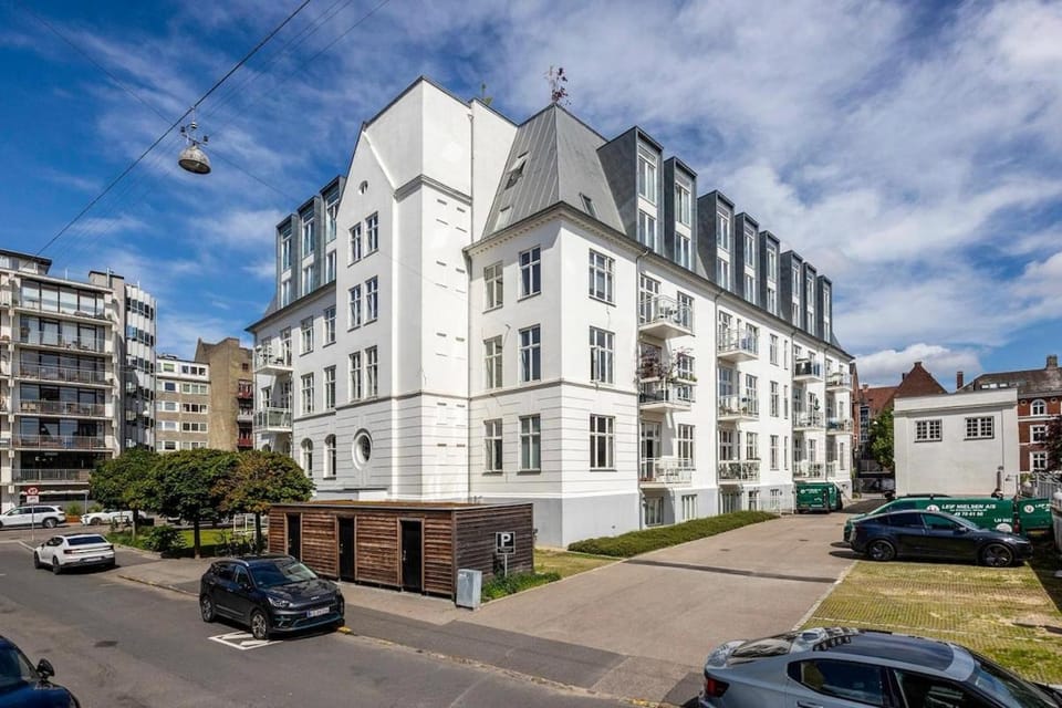 Scandi Luxury by the Lakes Apartment in Frederiksberg