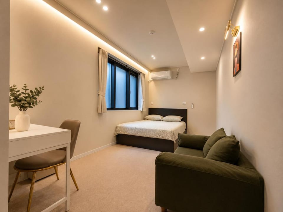 Bed, Photo of the whole room, Bedroom, air conditioner