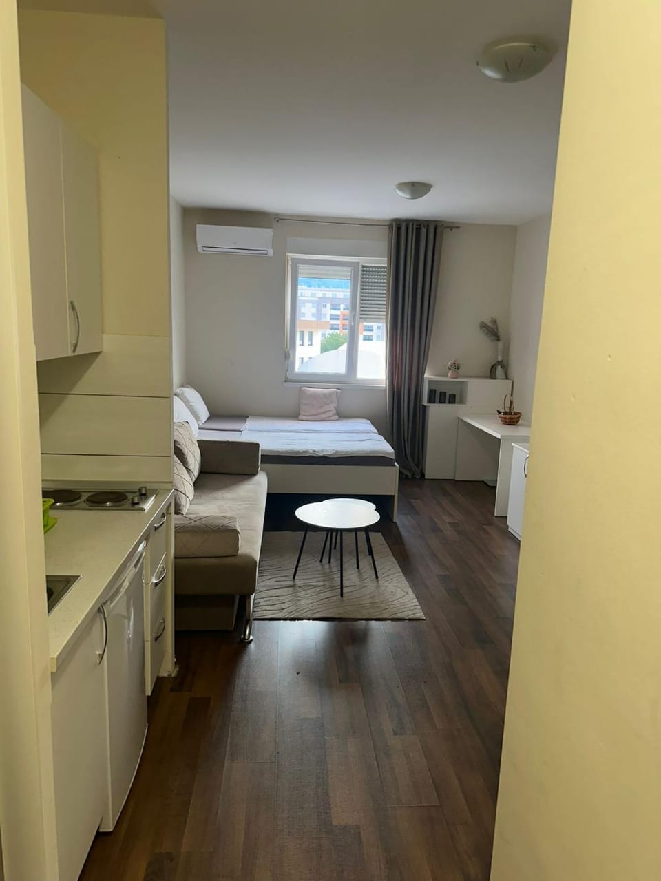 Bed, Kitchen or kitchenette, Photo of the whole room, Dining area, Bedroom