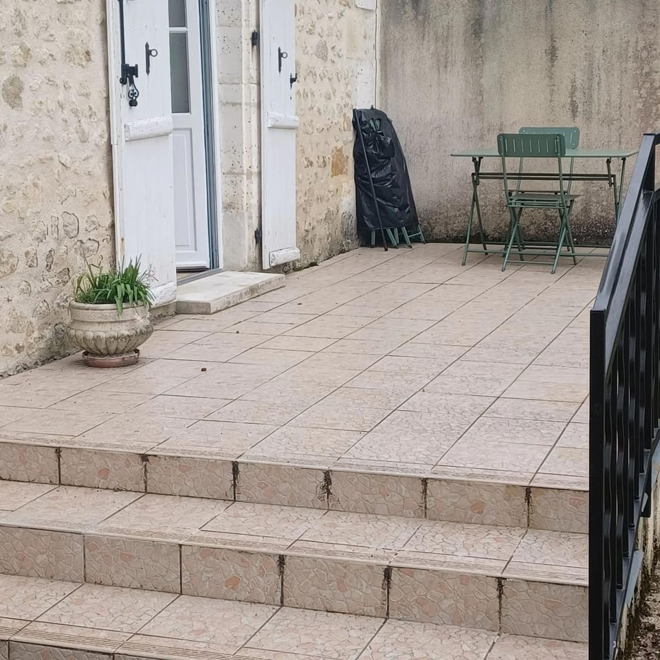 Maison chaleureuse Boisné-La Tude 50 m², jardin House in Nouvelle-Aquitaine