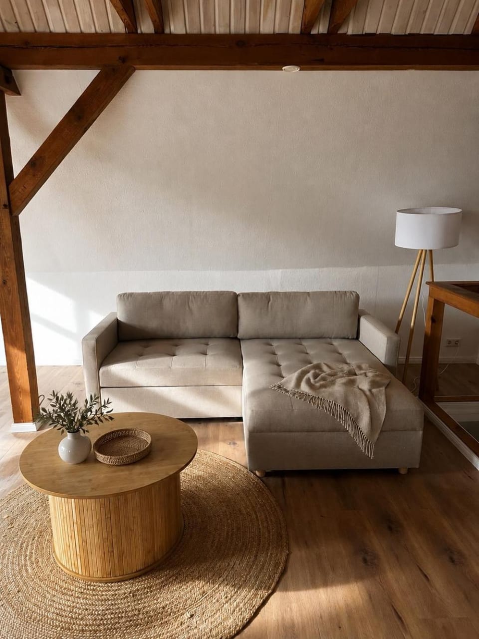 Bed, Seating area, Bedroom