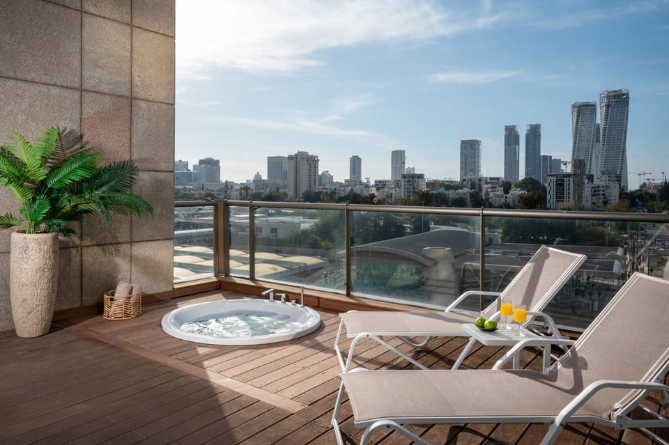Hot Tub, Balcony/Terrace, City view