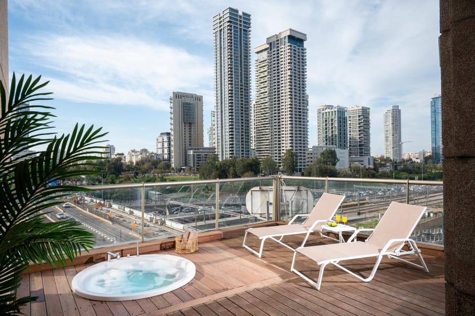 Hot Tub, Balcony/Terrace, City view