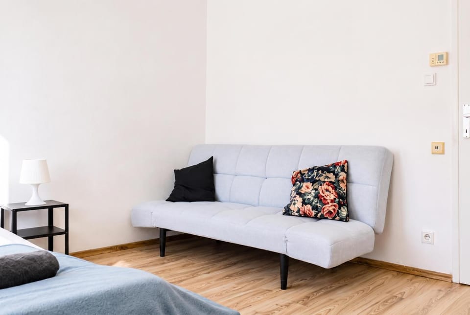 Bed, Seating area, Bedroom