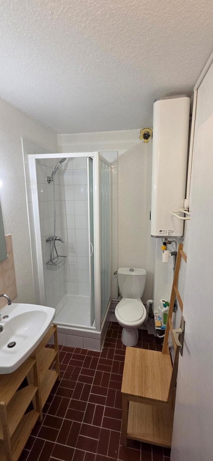 Studio meublé 17m2, Résidence calme, Face aux Thermes, Gréoux les Bains Apartment in Gréoux-les-Bains