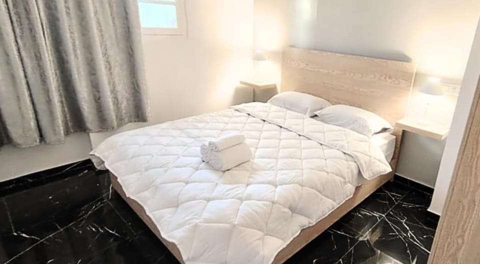Bed, Night, Photo of the whole room, Bedroom