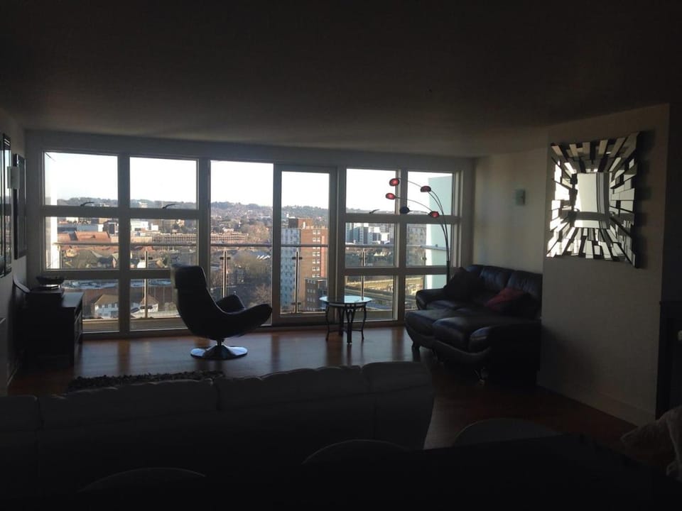 Incredible penthouse views ! with private parking Apartment in Poole