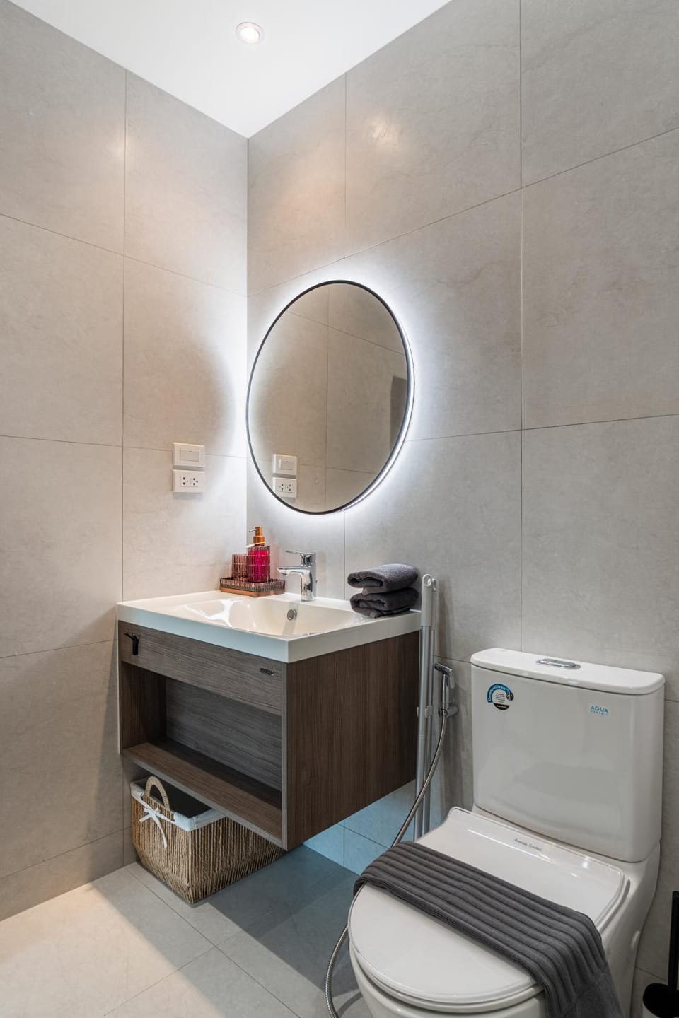 Toilet, Bathroom, towels