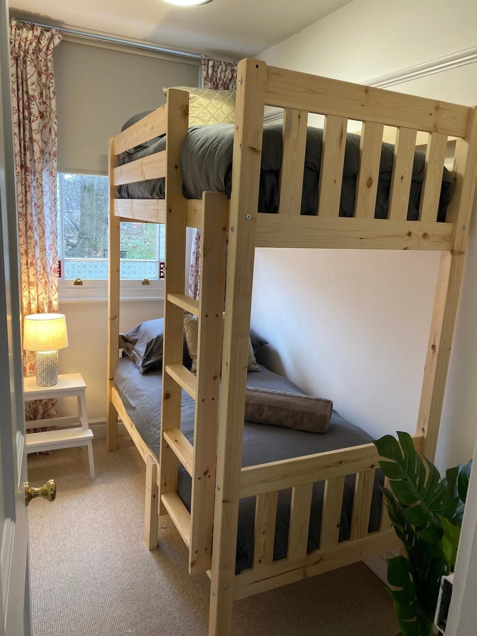 Bedroom, bunk bed