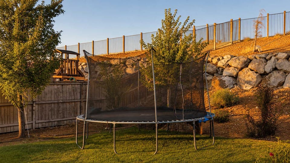 Reno 4BR Retreat - Patio & Mtn Views House in Reno