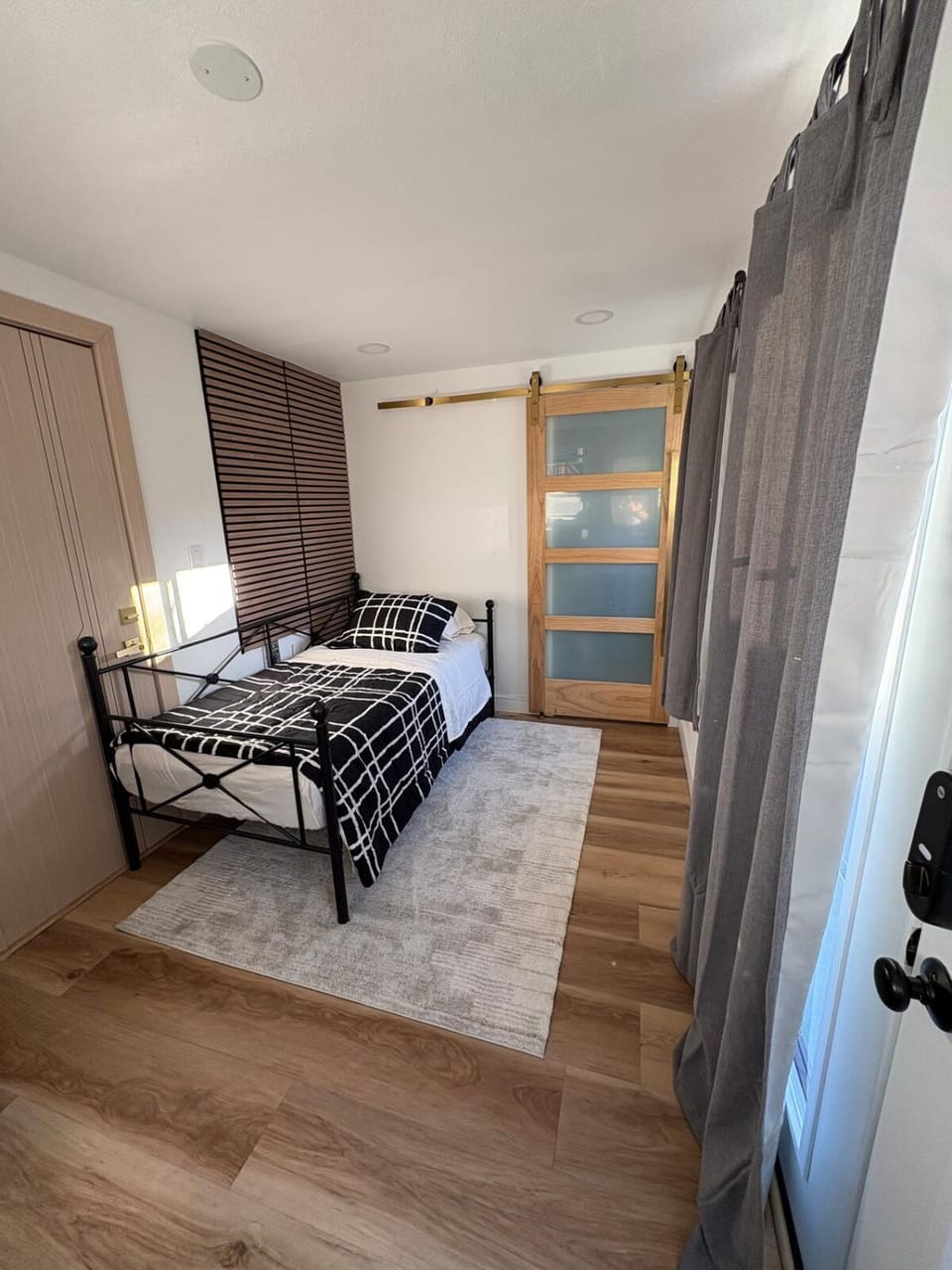 Private Work-Ready Suite Near Amazon, Tesla & Meta Apartment in East Palo Alto
