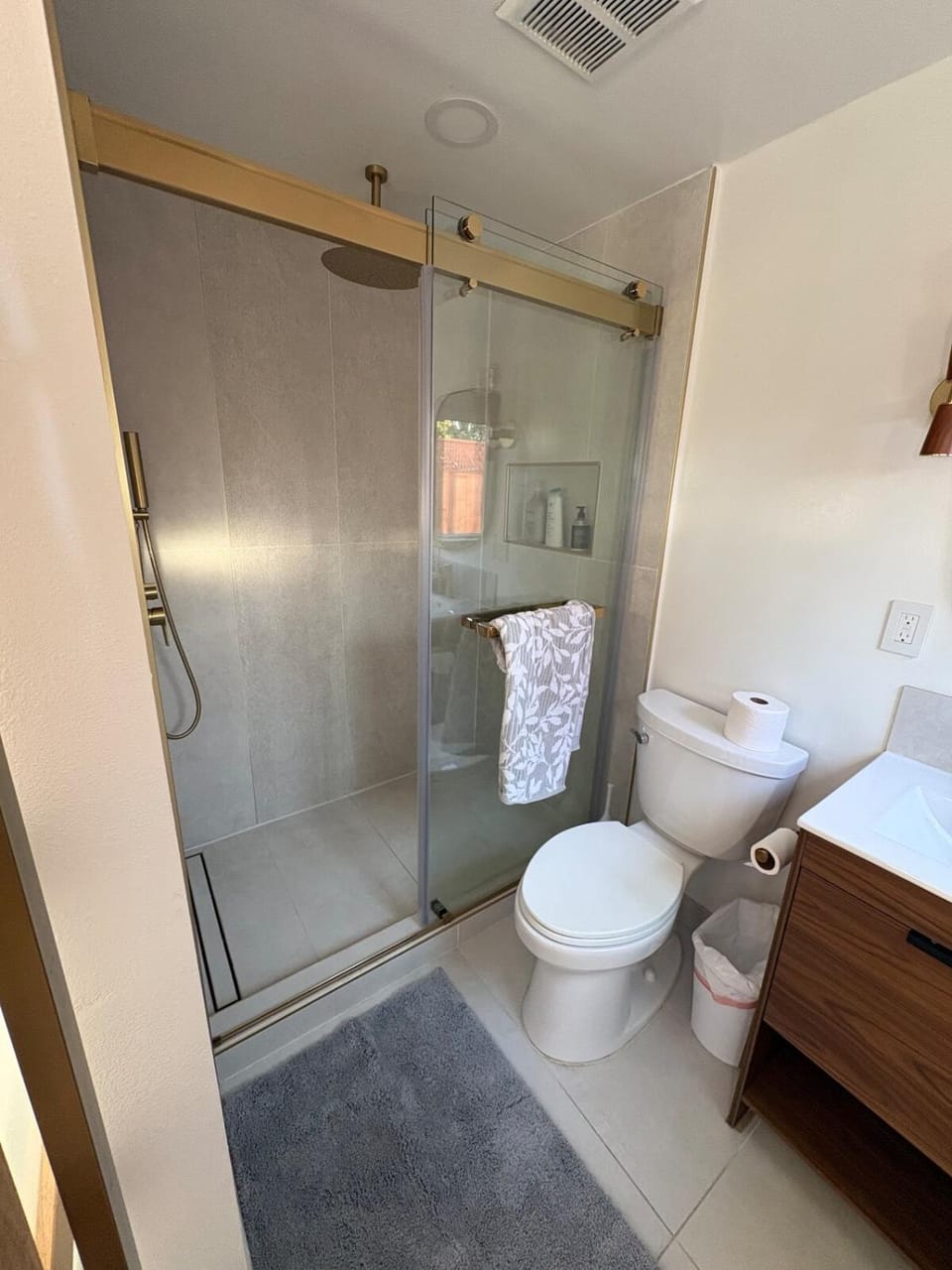 Private Work-Ready Suite Near Amazon, Tesla & Meta Apartment in East Palo Alto