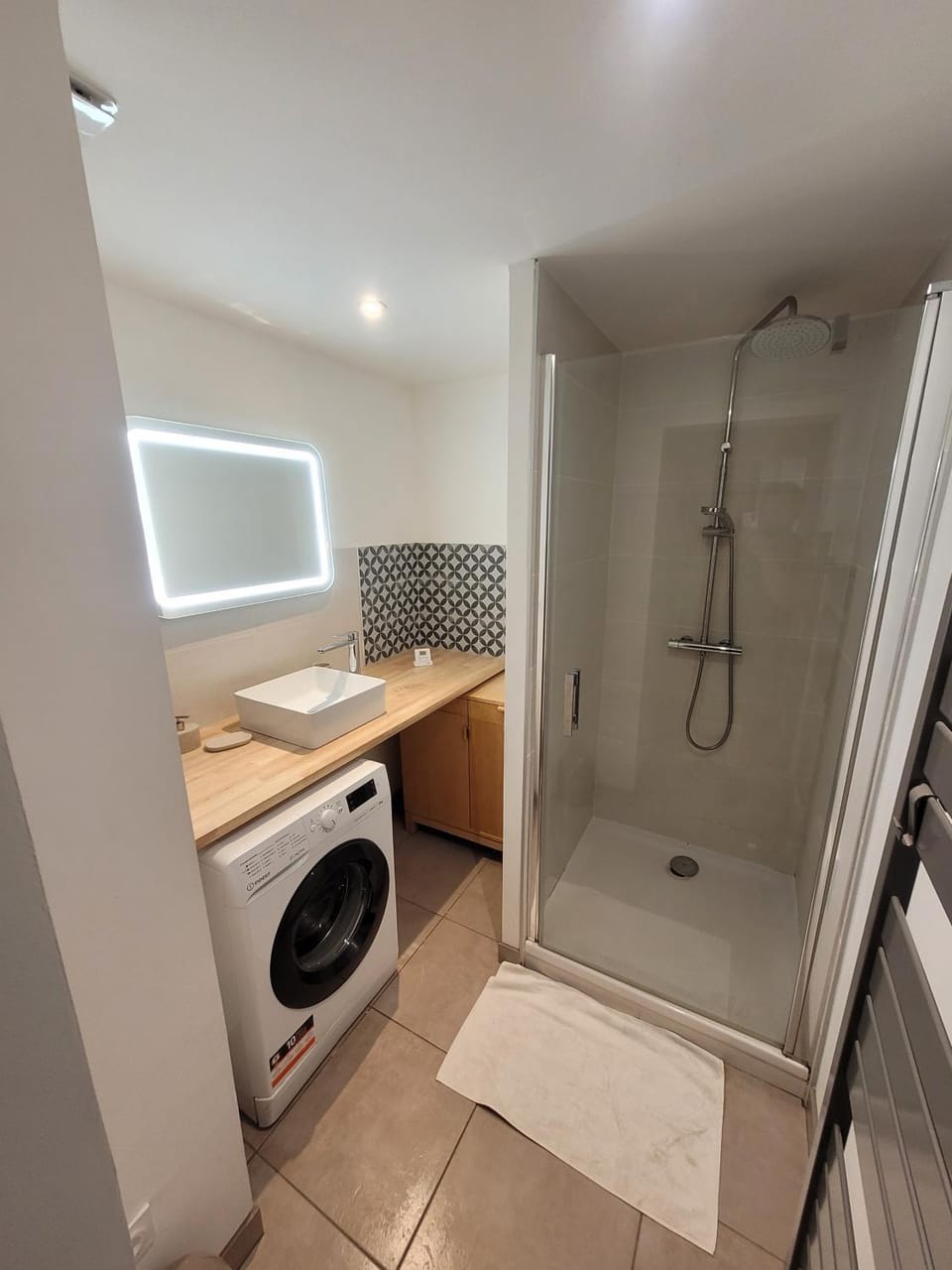 Bathroom, Living room
