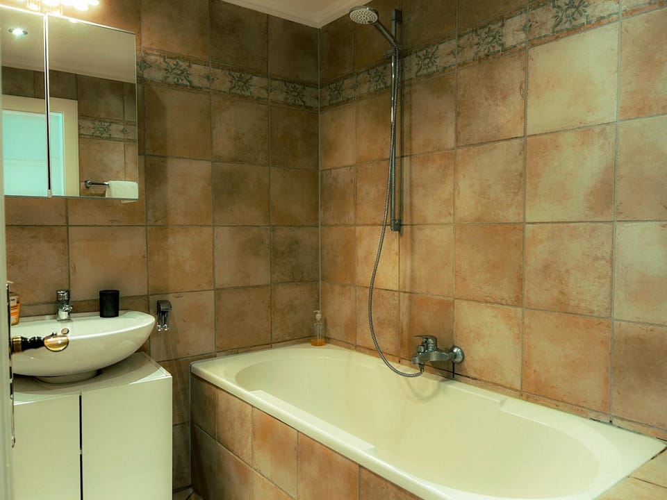 Bathroom, Bath