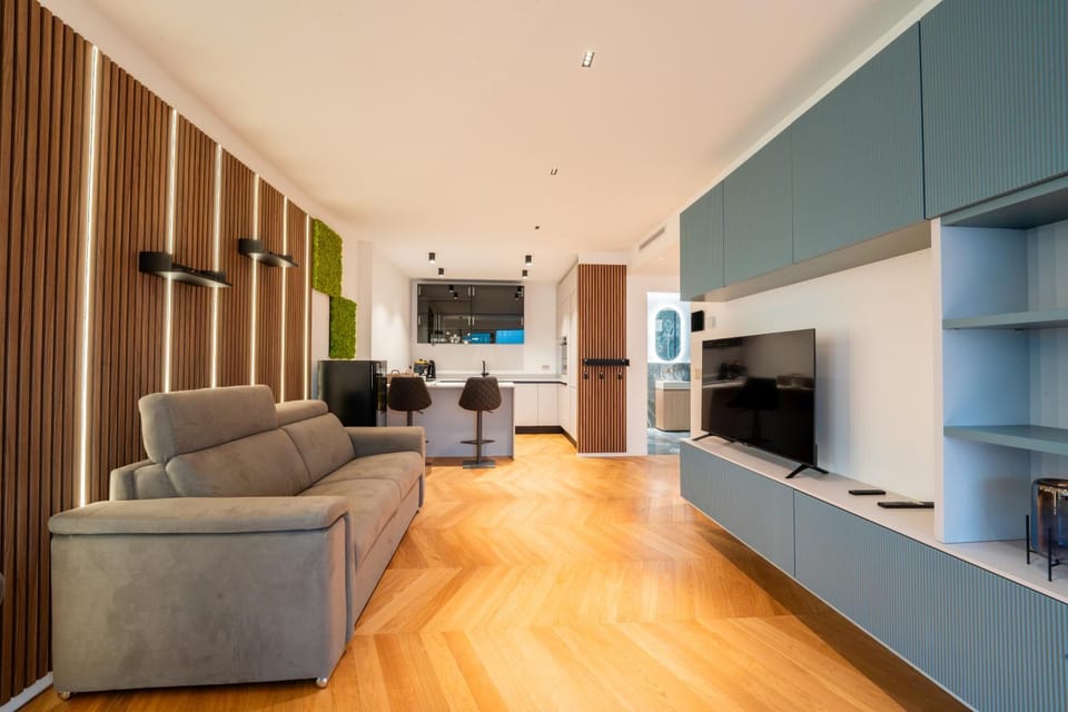 Communal lounge/ TV room, TV and multimedia, Living room, Seating area, Evening entertainment