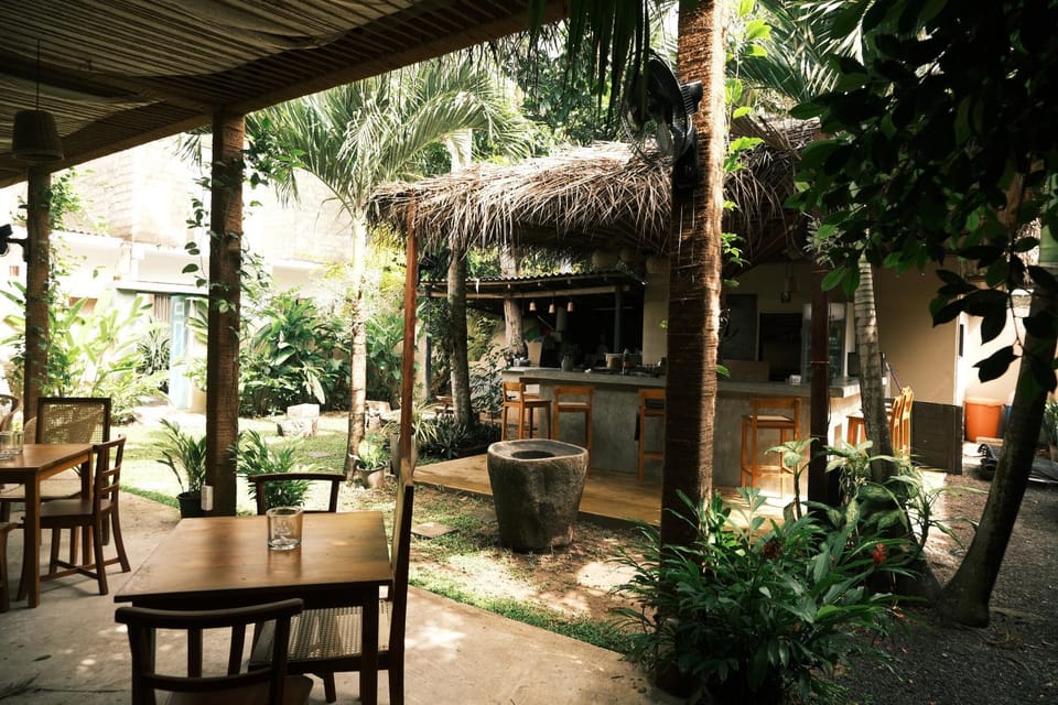 Restaurant/places to eat, Garden, Lounge or bar
