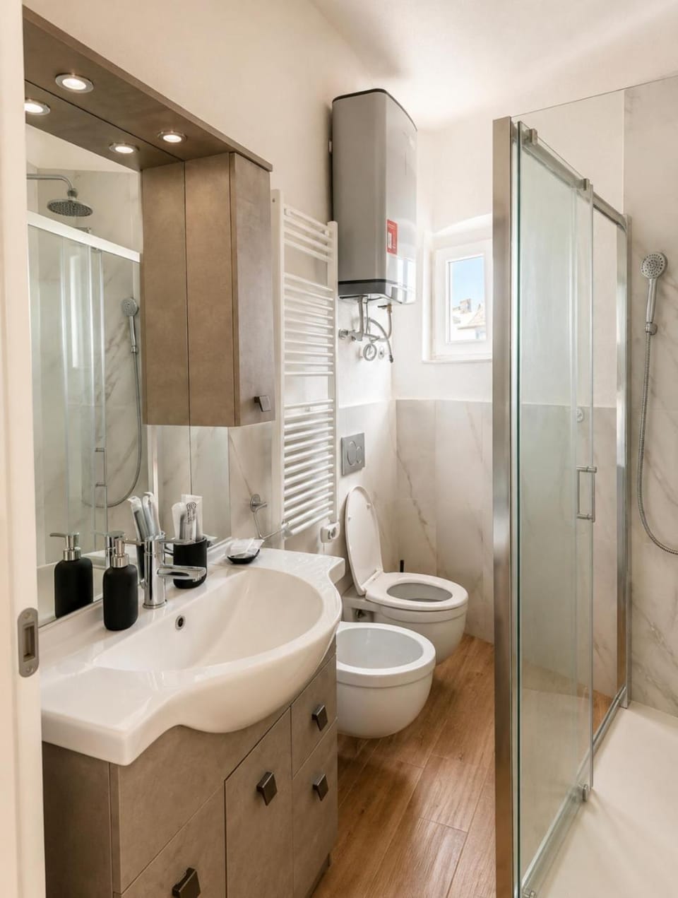 Shower, Toilet, Bathroom, bidet, towels