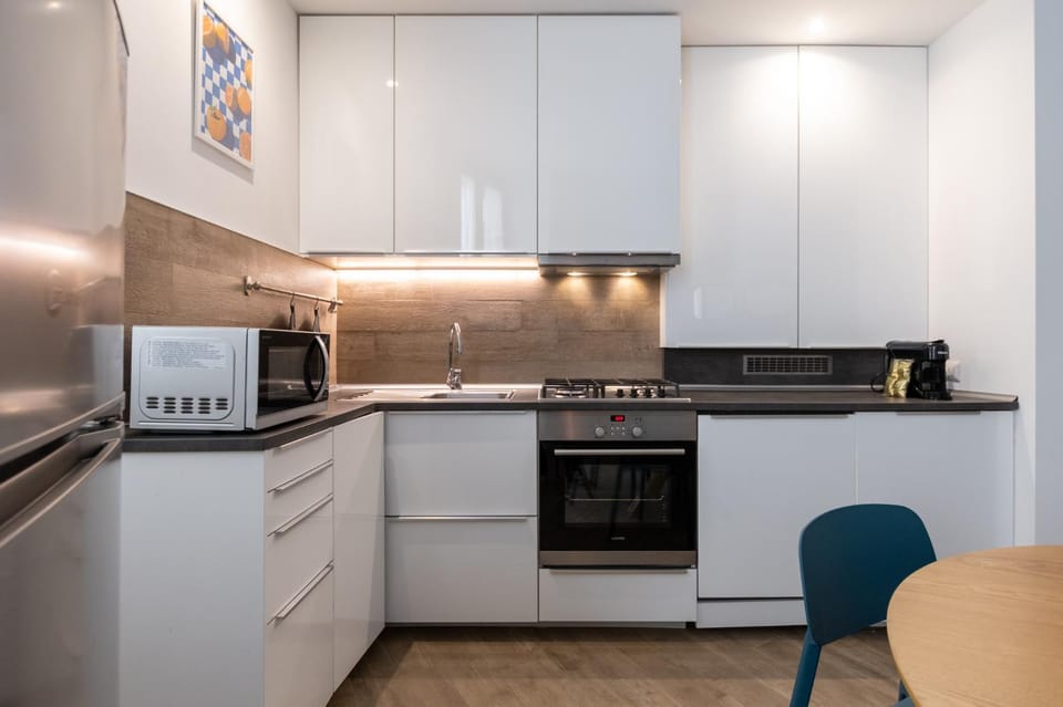 Coffee/tea facilities, Kitchen or kitchenette, dishwasher, oven, stove