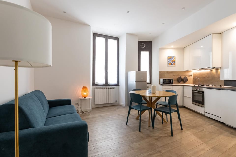 Kitchen or kitchenette, Living room, Seating area, Dining area, dishwasher, oven, stove
