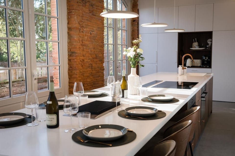 Kitchen or kitchenette, Dining area, stove