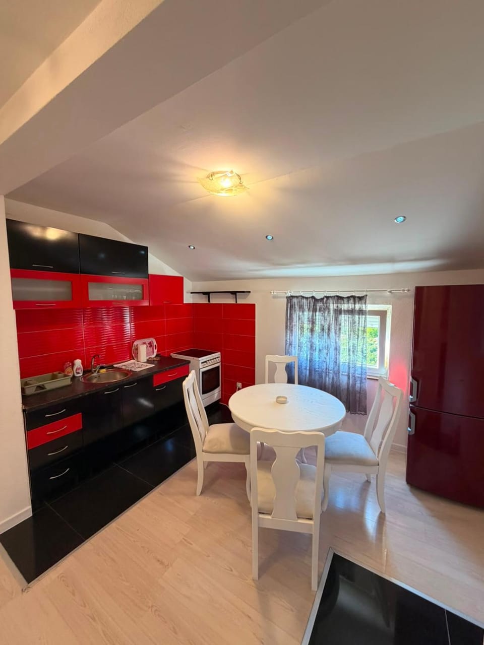 Kitchen or kitchenette, Seating area, Dining area, stove