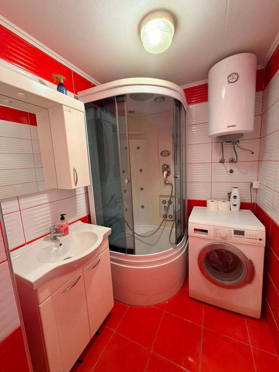 Shower, Toilet, Bathroom, towels, washing machine