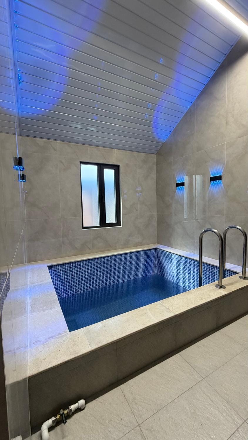 Swimming pool, Swimming pool