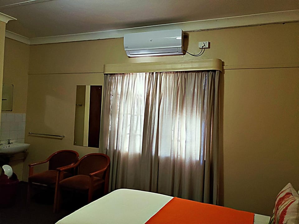 Bedroom, air conditioner